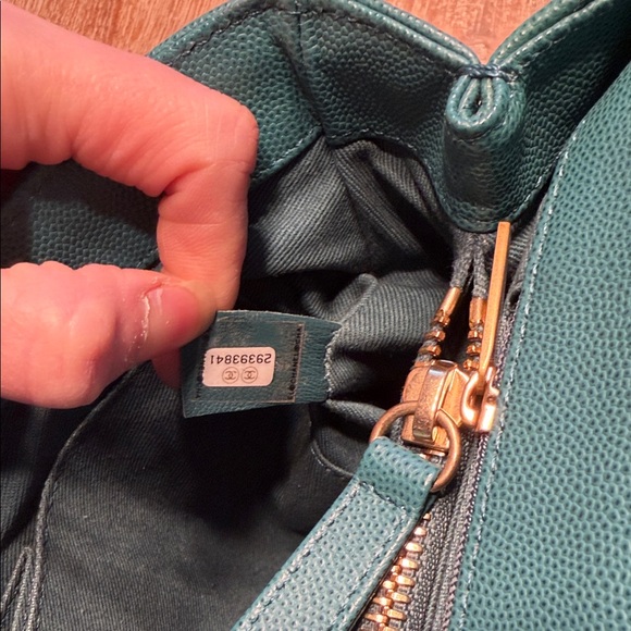 Chic Green Quilted Handbag - Picture 12 of 12